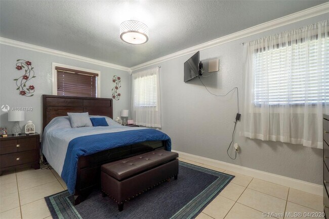 Building Photo - 15200 Railroad Dr