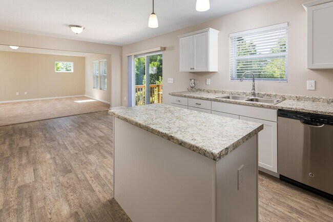 Building Photo - Outstanding Newer Home