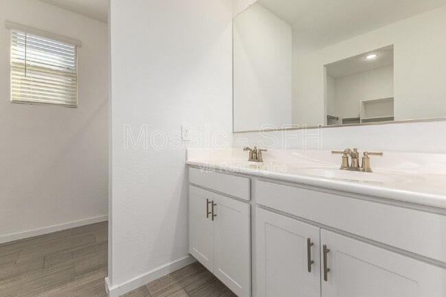 Building Photo - 35394 N Perennial St