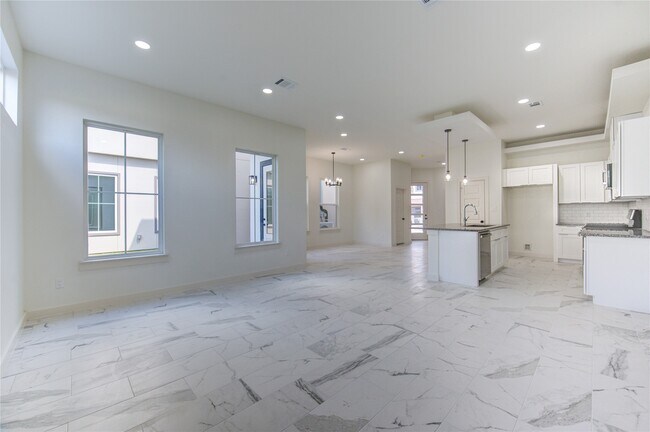 Building Photo - 2915 El Fenice Ln