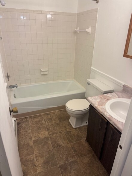 Building Photo - 595 Wagner Dr