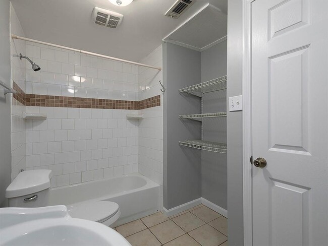 Building Photo - 2123 Hanfred Ct