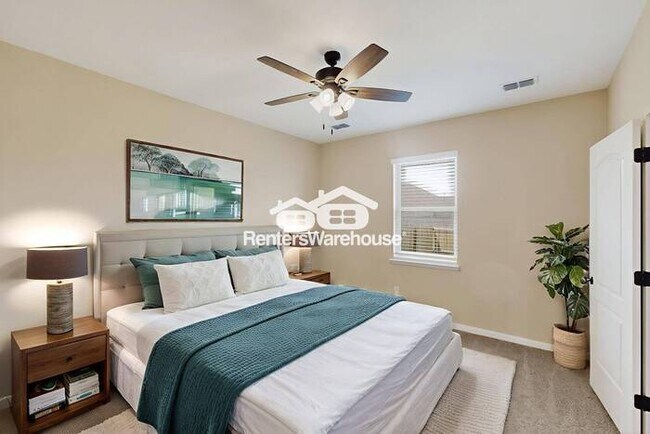 Building Photo - MOVE IN READY COMPLETELY UPDATED - 3BED/2B...