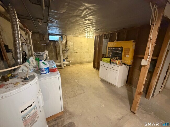 Building Photo - 21 Oak Ave Ext