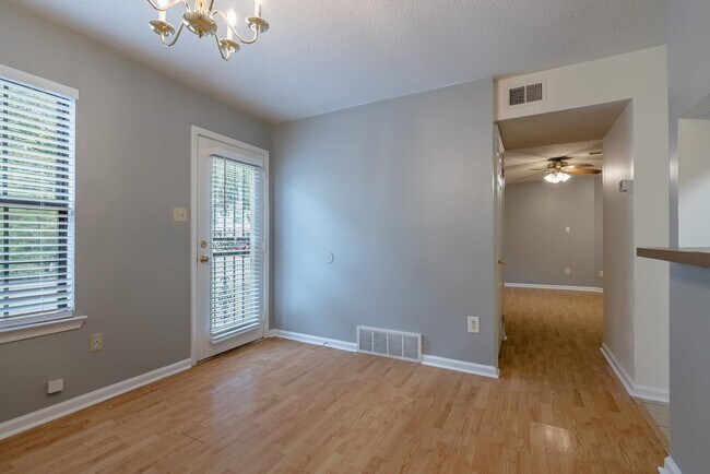 Building Photo - 124 Barksdale Ct