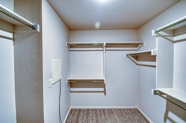 Building Photo - 624 Caladium Dr