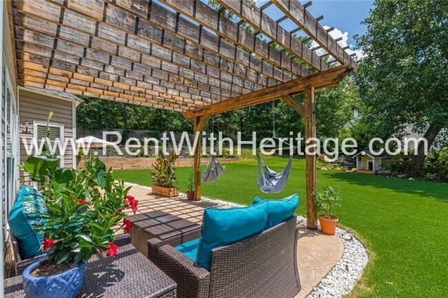 Building Photo - GORGEOUS 4 BEDROOM / 2.5 BATH WITH ALL THE UPGRADES IN POULAR KINGSWOOD SWIM / TENNIS COMMUNTY