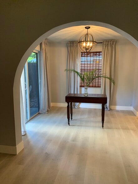 Dining Room - 1202 N Andrews Ave