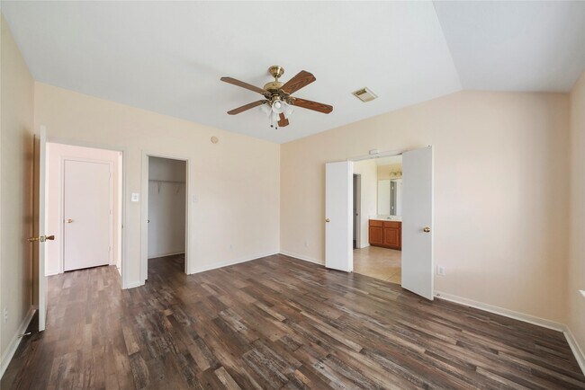 Building Photo - 20410 Pomegranate Ln