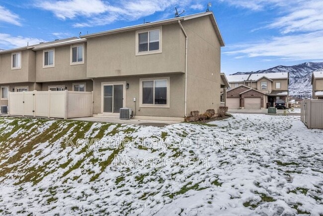 Building Photo - 2415 Wellington Dr