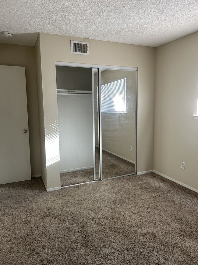 Building Photo - 4711 Hayford Way