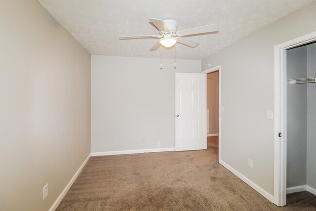 Building Photo - 2175 Red Rose Ln