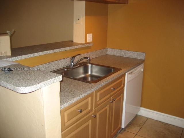 Building Photo - 10832 N Kendall Dr