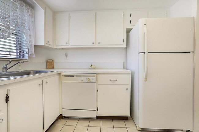 Building Photo - 2703 Dudley Dr W