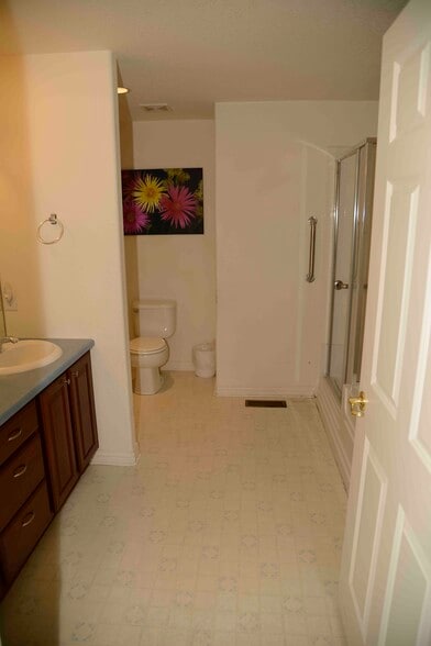 Master Bathroom - 648 S Yarrow St