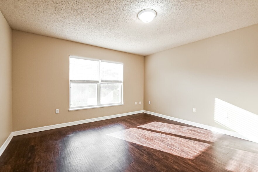 Building Photo - 4785 Willamette Cir