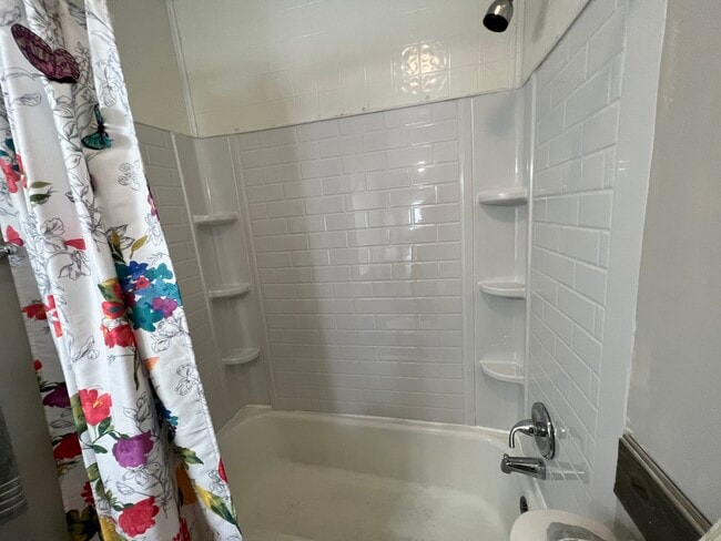 Building Photo - 130 Reid St