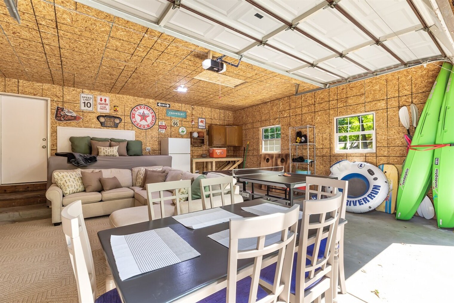 Building Photo - 4575 Oakestia St