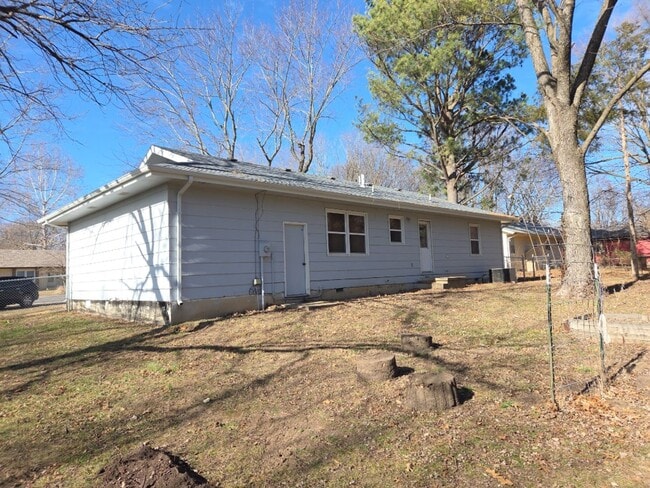 Building Photo - 3 Bed, 1 Bath, 1 Car Garage House for Rent in Bolivar, MO!