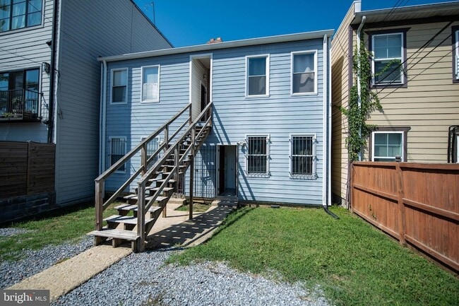 Building Photo - 1709 Trinidad Ave NE