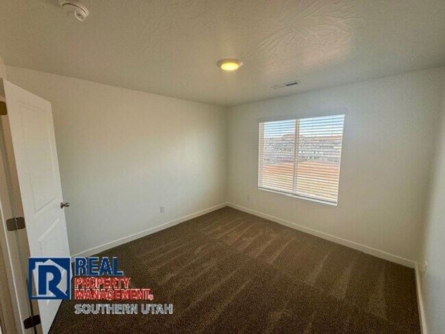 Building Photo - Long Valley Townhome with all the Amenities