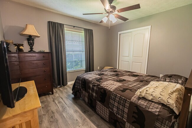 Building Photo - 1193 SW Live Oak Cove