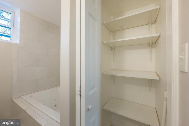 Building Photo - 3888 Porter St NW