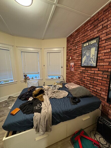 Building Photo - 18 Sawyer Ter