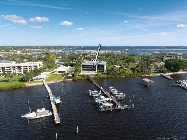 Building Photo - 415 NW North River Dr