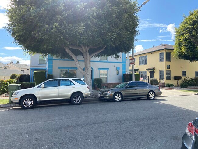 Building Photo - 10227 1/2 S 8th Ave