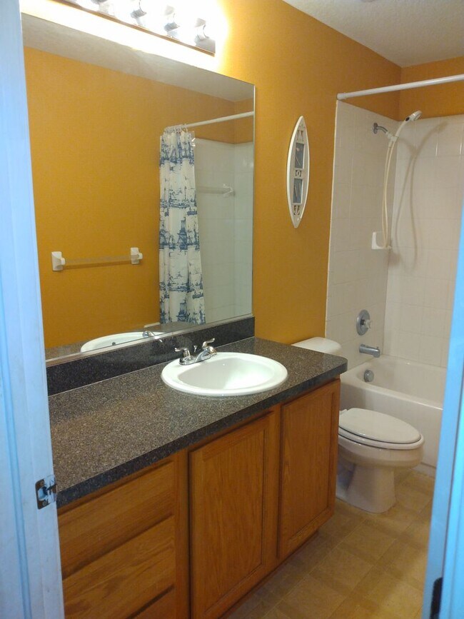 Building Photo - 14059 Sullivan St