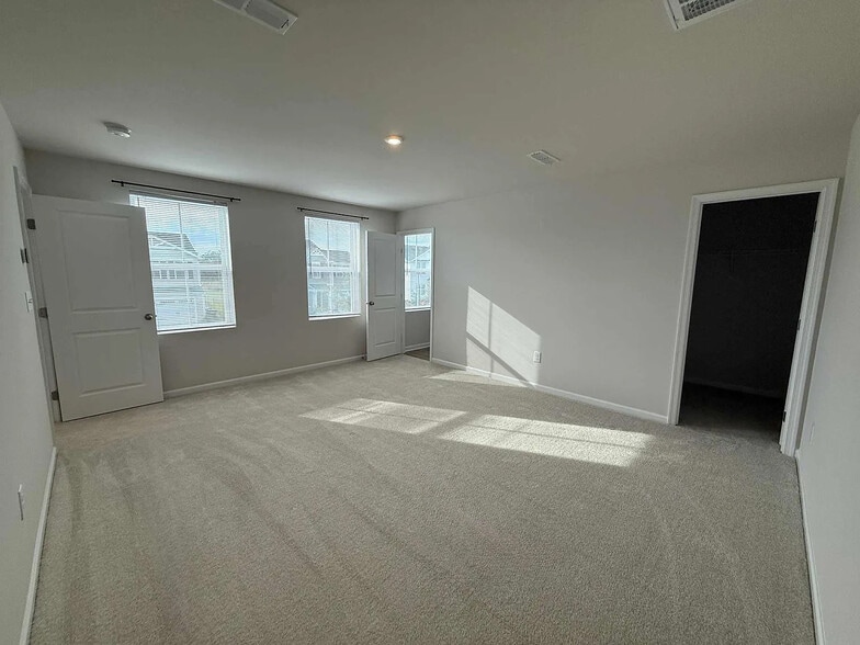 Building Photo - 60 Ventasso Dr