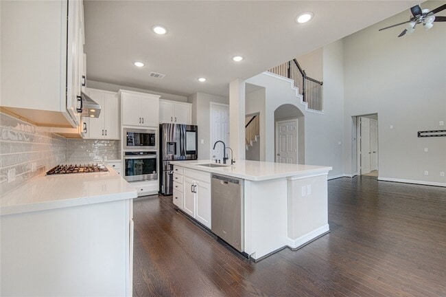 Building Photo - 28918 Woods Rose Ct