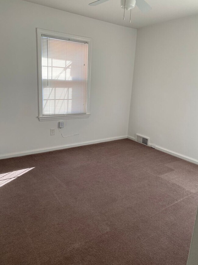 Building Photo - Downtown Birmingham Two Bedroom Unit