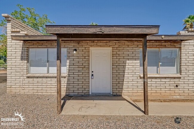 Building Photo - Beautiful 2Bdm 1Ba Apartment with Private ...