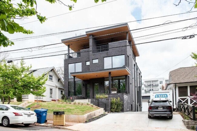 Building Photo - 542 Boulevard NE