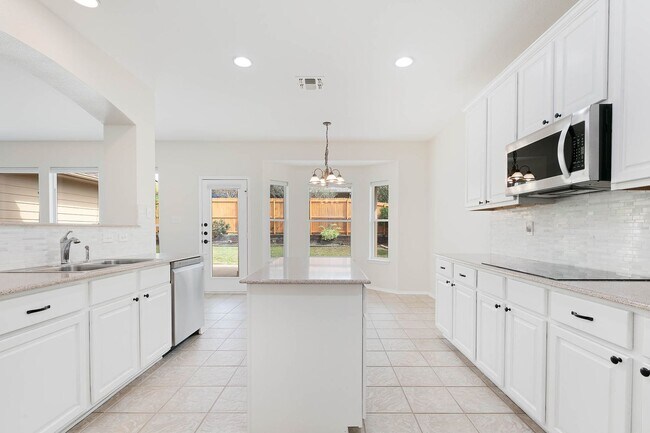 Building Photo - Boerne, TX -Gorgeous home in Kendall County Estates