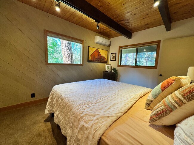 Building Photo - FOR RENT: FURNISHED LONG-TERM EXTREMELY CO...