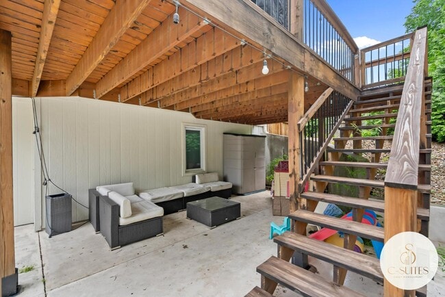 Building Photo - 1709 NW 33rd Pl