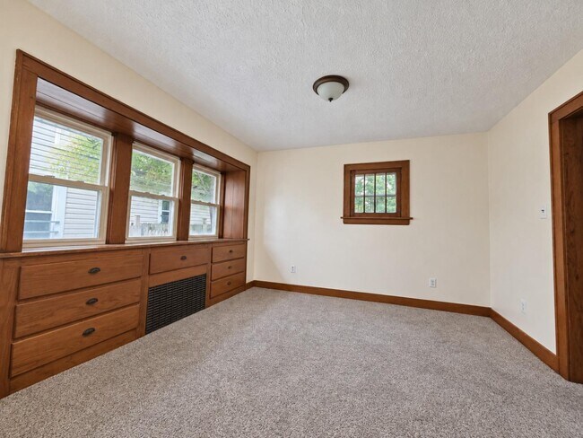 Building Photo - 636 Gridley Ave