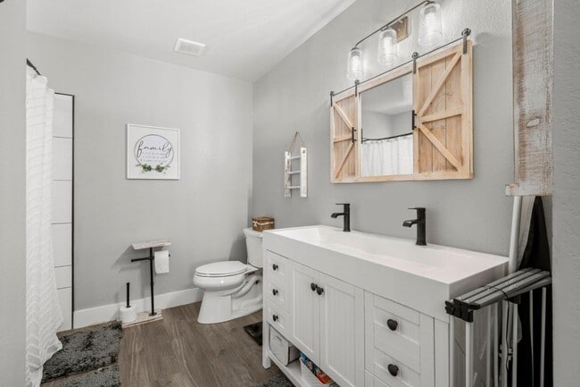 Building Photo - 9049 Laguna Springs Way