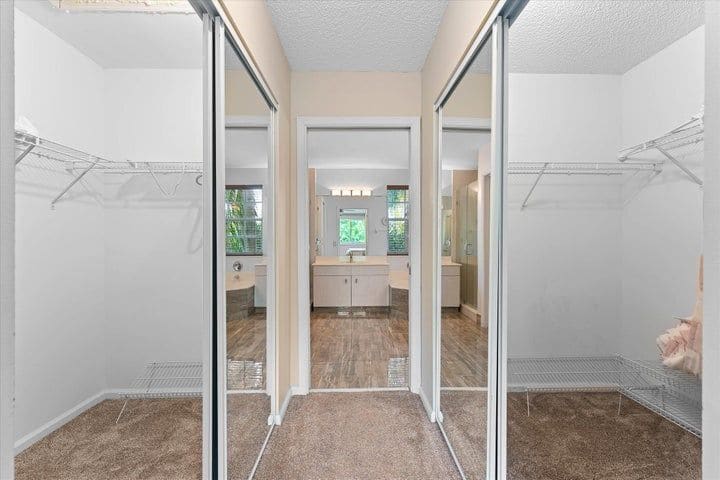 Building Photo - 7061 Chesapeake Cir