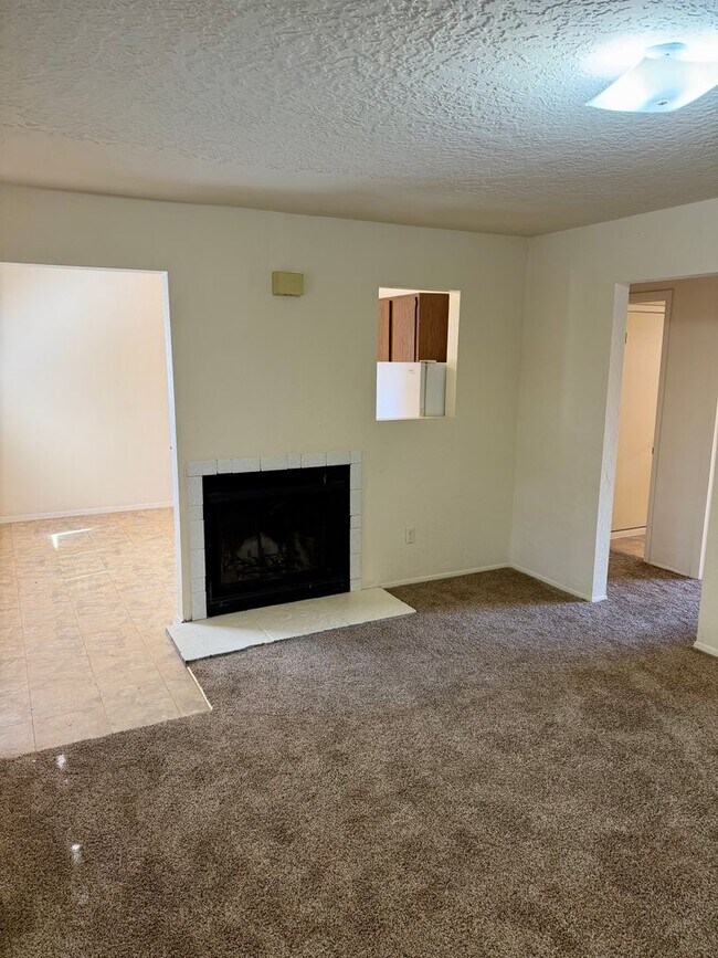 Building Photo - General Marshall St NE (208)