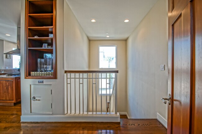 Building Photo - 308 Gull St