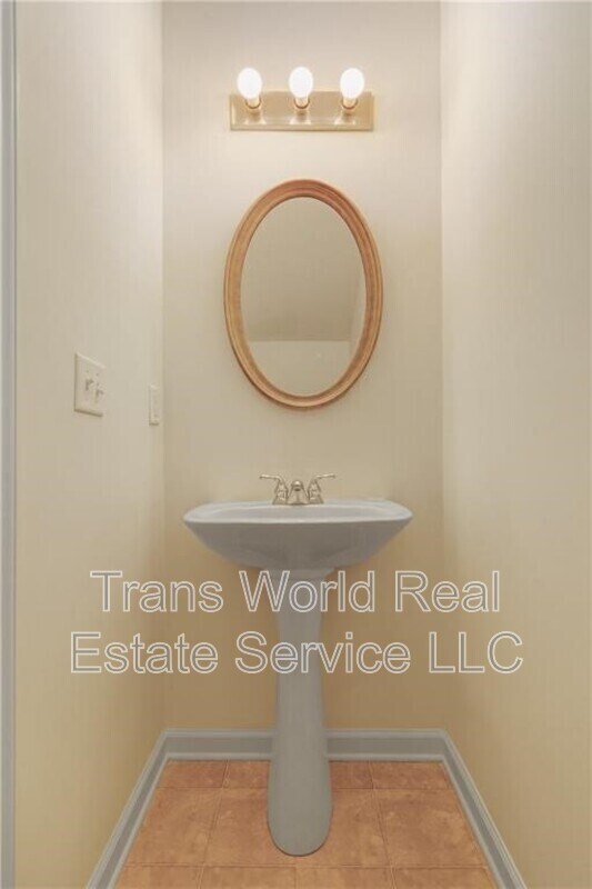 Building Photo - 1102 Pleasant Oaks Ct