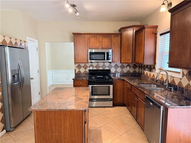 Building Photo - 2066 Peach Shoals Cir