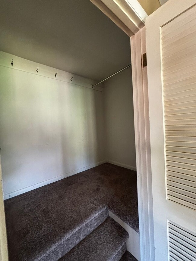 Building Photo - MOVE IN SPECIAL! 3-Bedroom Home in Parklan...