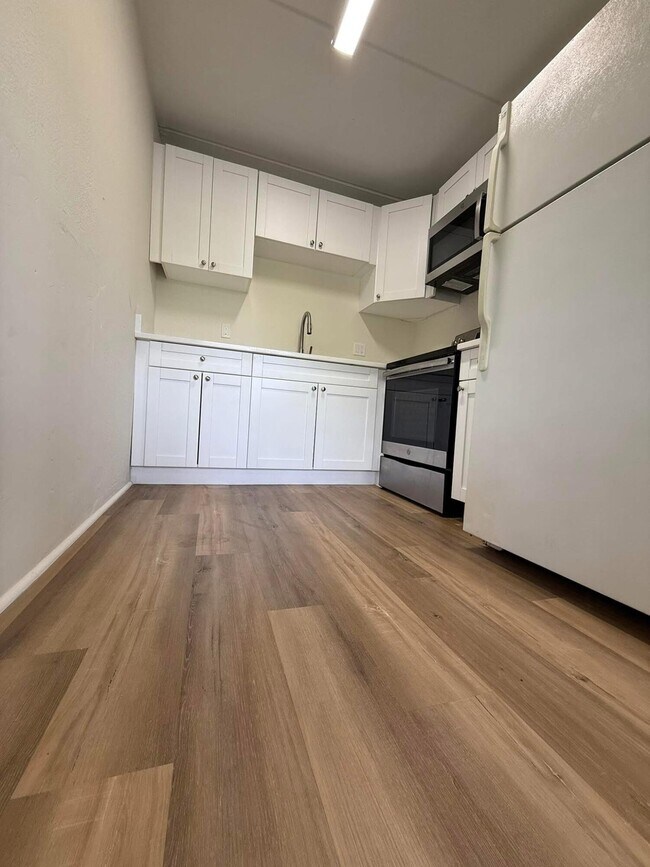 Building Photo - 2000 Springdale Blvd