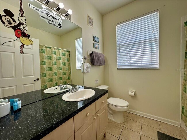 Building Photo - 2300 Silver Palm Dr