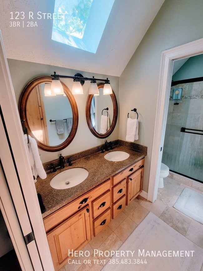 Building Photo - Extremely Desirable Stunning Avenues Home!!!